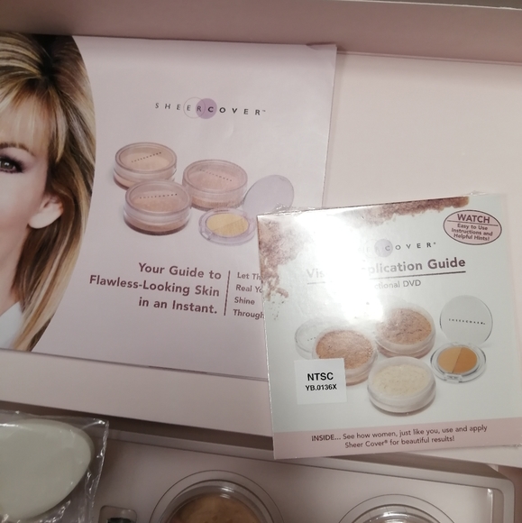 ** LAST ONE*** SHEER COVER MINERAL MAKEUP KIT Medium - Picture 11 of 14
